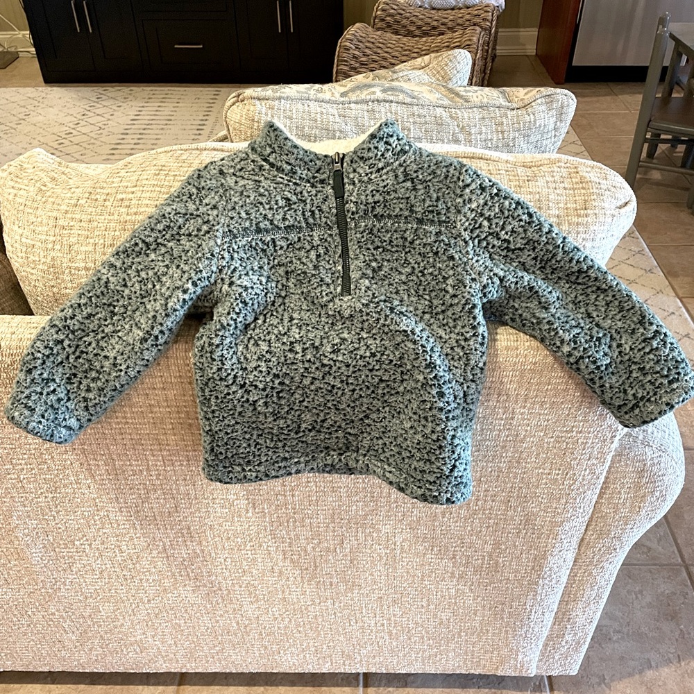 Fleece pullover. Size 4t. Like new. Green.